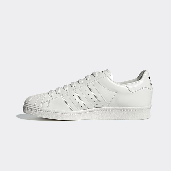 人気話題コラボ!アディダス×プラダ 偽物スーパースター&ボウリングバッグ